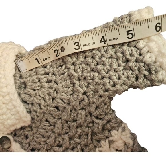 Hand Crafted Baby Sweater Hand Knit Crochet White Gray Botties Pom pom Hat 3-set - Picture 12 of 17